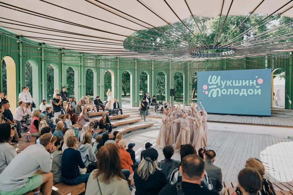 «Шукшин молодой»: бесплатное кино под открытым небом для жителей и гостей Барнаула