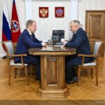Губернатор Виктор Томенко и заместитель министра социальной защиты Алтайского края Никита Рыжих обсудили поддержку участников СВО в регионе